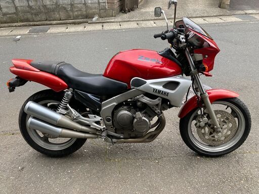 FZR250Rのネイキッド版にあたるZEAL　ジール
