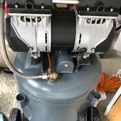 アストロプロダクツ　サイレントエアコンプレッサー　限定カラー　38L 1馬力　1ヶ月のみ使用