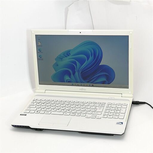 15.6型 ノートパソコン 富士通 AH42/J 美品 Pentium 4GB 高速SSD DVD