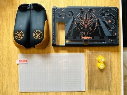 希少美品Zelda Switch(ゼルダの伝説) 保護ケース Switch対応*1 ガラスフィルム*1 コントローラーカバー *2 サムグリップ2個付き