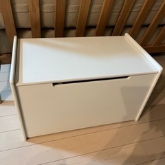 収納箱　ホワイト　IKEAかニトリ