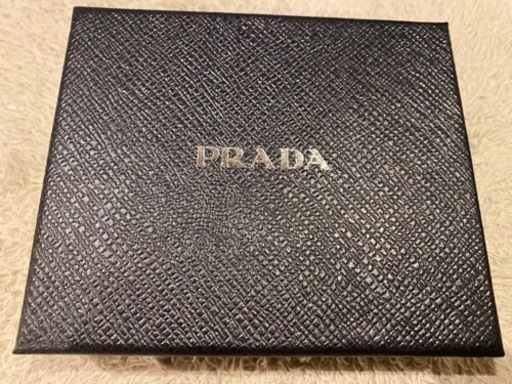 新品PRADA  名刺入れカードケース