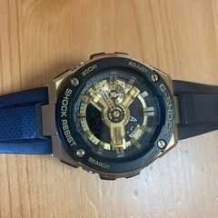 腕時計　G-SHOCK(黒、金)