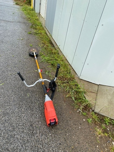 草刈機　丸山　BIG M   バッテリー式　引き取り早い方