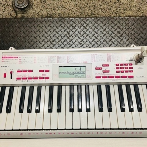 【売約済み】　カシオ CASIO LK-121 [電子キーボード 61鍵 光ナビゲーション] ピアノ　電子ピアノ