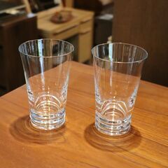 フランスの老舗クリスタルブランド BACCARAT(バカラ)のVEGAシリーズ ペア ハイボールグラスです！光が反射すると特徴のあるステムが美しい輝きを放つ、ギフトにもぴったりなペアタンブラー♪DD410