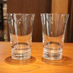 フランスの老舗クリスタルブランド BACCARAT(バカラ)のVEGAシリーズ ペア ハイボールグラスです！光が反射すると特徴のあるステムが美しい輝きを放つ、ギフトにもぴったりなペアタンブラー♪DD410