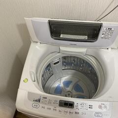 電子レンジ、冷蔵庫、洗濯機、折り畳み式テーブル、椅子、マットレス