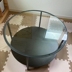 IKEA 円形ガラステーブル