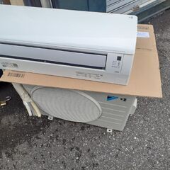 富士通 ルームエアコン2.2kw 2012年製 (高く買取るゾウ中間店)