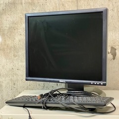 パソコンモニターとキーボード