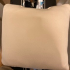 ポリエステル枕（未開封）と低反発セアテクッション
