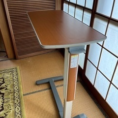 パラマウントベッドのサイドテーブル