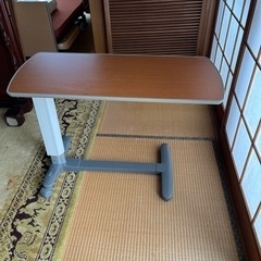 パラマウントベッドのサイドテーブル