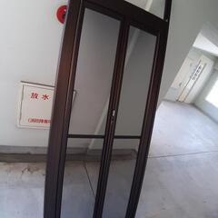 アルミ製の玄関網戸　幅85×高さ調整できる188-223cm