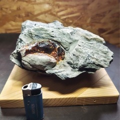 希少　千葉県産　琥珀　母岩つき