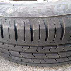 プリウス夏タイヤ　純正ホイール、キャップ付
