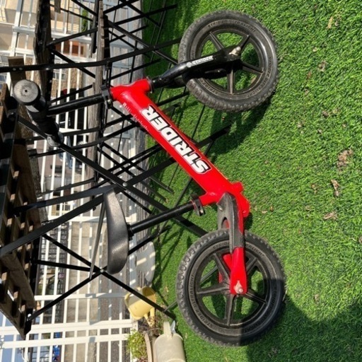 ストライダー　赤