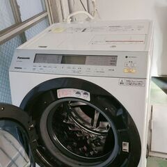 乾燥機能付きのドラム式洗濯機(panasonic na-vx8900l)