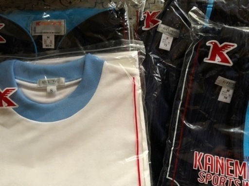 岩名中学校の校内服、ジャージ、半袖Yシャツです。