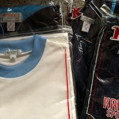 岩名中学校の校内服、ジャージ、半袖Yシャツです。