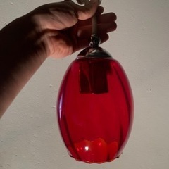 赤いガラスランプシェード