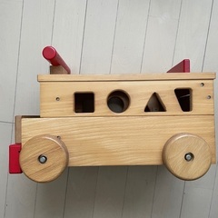 木の車　おもちゃ
