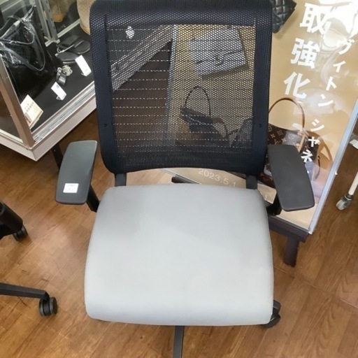 オフィスチェア　Steelcase THK-13101 稼働ひじ掛け付