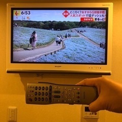 シャープ　液晶テレビ　壁掛け専用　金具付き