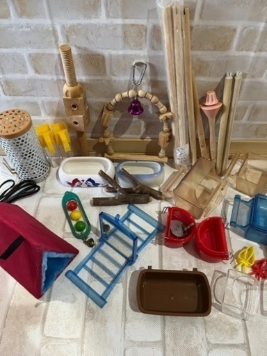 【中古品】インコ 飼育 大量セット ヒーター バードテント おもちゃ ブランコ 給餌器餌入れ 小鳥 野鳥 吊り下げ ぶら下げ 餌入れ 蓋付