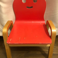 子供用椅子　木製　赤色