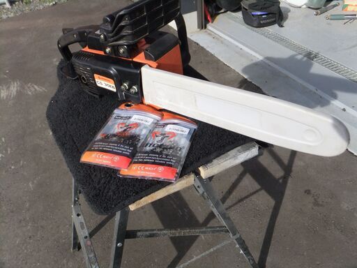 中古　HITACHI  エンジンチェーンソー　CS35EB　替刃２組付