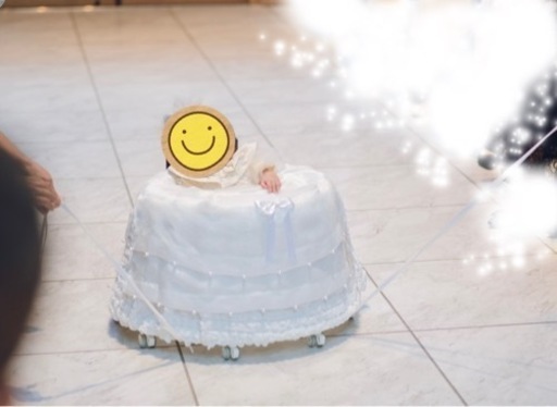 結婚式　リングガール　歩行器