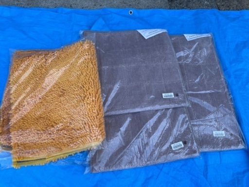 新品マット4点セット、キッチン、お風呂、玄関マットなどに