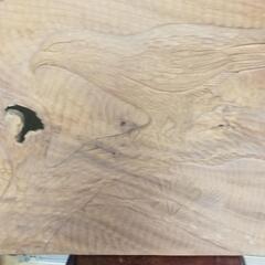 一枚板から彫刻された鷹です 一枚板から彫刻された鷹です