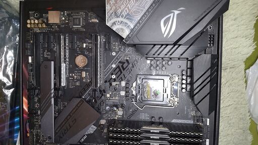 値下げ】【マザーボード、メモリ付き】ASUS ROG STRIX Z390-F GAMING+