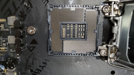値下げ】【マザーボード、メモリ付き】ASUS ROG STRIX Z390-F GAMING+