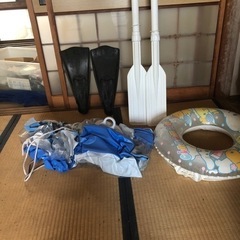 手漕ぎゴムボート　足ひれ　シナモンロールの浮き輪