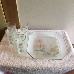 花柄プリントグラス５個　皿　未使用品　長期保管品　昭和レトロ　レア