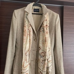 ANNEKLEINIIのジャケットと、TOPKAPIのスカーフ