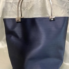 紺色のバッグ