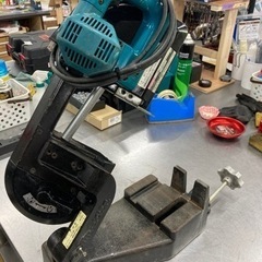中古品 □ makita バンドソー 2106 □