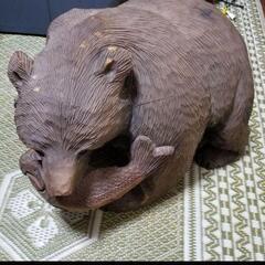 昭和レトロな木彫りの熊です