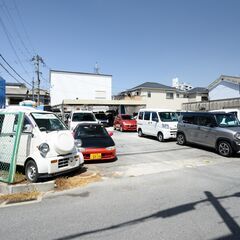 中古車販売店のトータルな仕事覚えれます