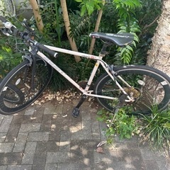 ストリート系 クロスバイク 自転車 700×25C シマノ21段...