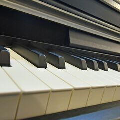 ○近郊格安配送可(^^♪○カワイ 木製鍵盤 電子ピアノ CA63 中古