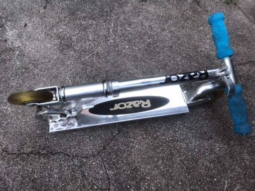 激レア 初代 Razor キックスケーター キックボード 折り畳み式スチール製　シルバー銀　ハンドルブルー