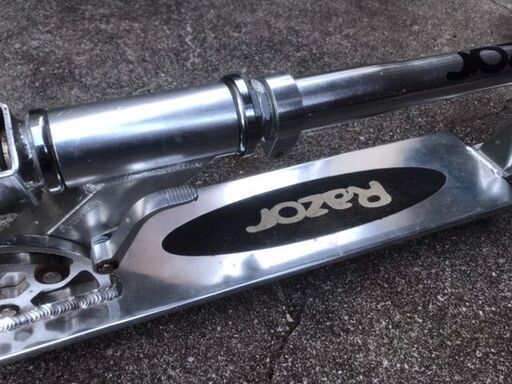 激レア 初代 Razor キックスケーター キックボード 折り畳み式スチール製　シルバー銀　ハンドルブルー