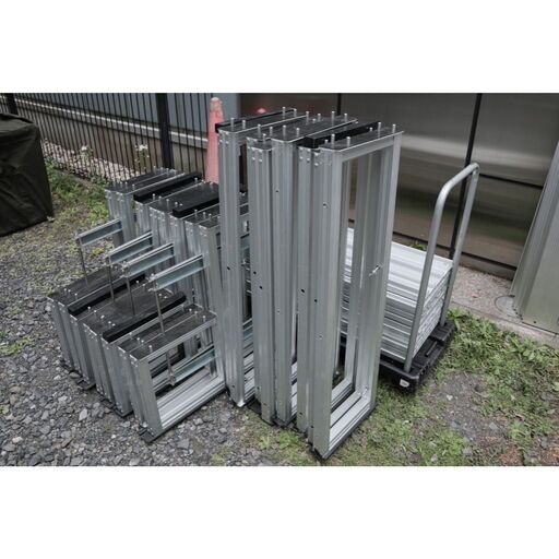 【中古美品 アルミひな壇 3段4基セット】