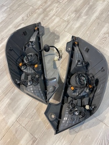 アクアNHP10 前期 純正テールランプ